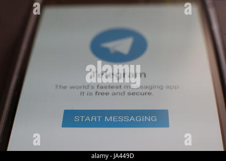 Una vista del telegrama messaging app, que permite a los usuarios de teléfonos móviles para enviar mensajes cifrados, Londres. Foto de stock