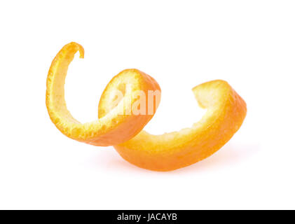 La ralladura de naranja aislado en blanco en espiral Foto de stock