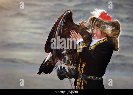 El Águila Cazadora es un 2016 en idioma kazajo-Americana British-Mongolian  película documental dirigida por