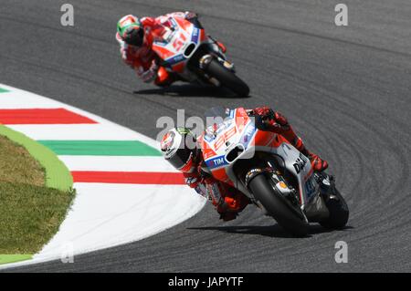 MUGELLO (Italia), el 3 de junio: Español Ducati rider Jorge Lorenzo en 2017 OAKLEY MotoGP GP de Italia en el circuito de Mugello el 3 de junio de 2017 Foto de stock