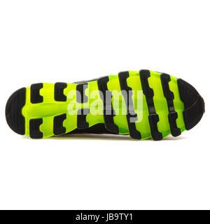 Adidas Drive 2 m negro y verde, Los hombres ejecutan Sneakers - D69684 Fotografía de stock -