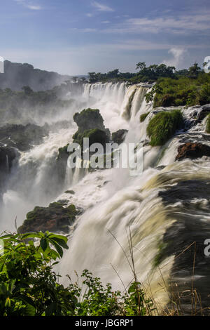 Las Cataratas del Iguazú Argentina y Brasil Foto de stock