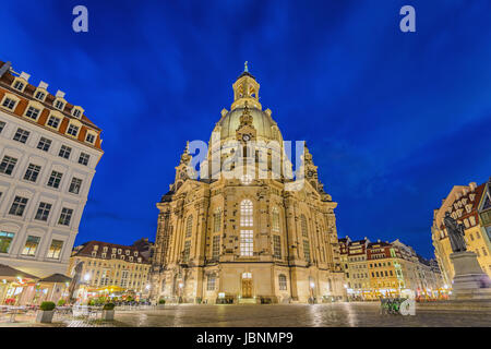 Dresden Frauenkirche (Iglesia de Nuestra Señora) en la noche, Dresden, Alemania Foto de stock