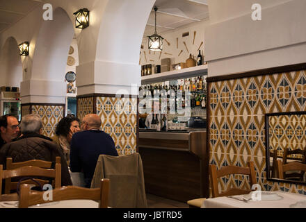 Linas Restaurante en Rua Das Flores en Porto - Portugal Foto de stock