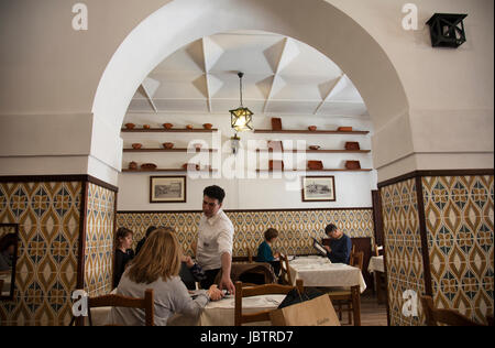 Linas Restaurante en Rua Das Flores en Porto - Portugal Foto de stock