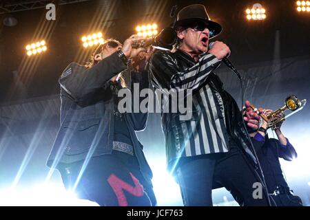 Freiburg, Alemania. El 14 de junio de 2017. Udo Lindenberg en vivo en el escenario con su gira "tärker als die Zeit" crédito: mediensegel/Alamy Live News Foto de stock