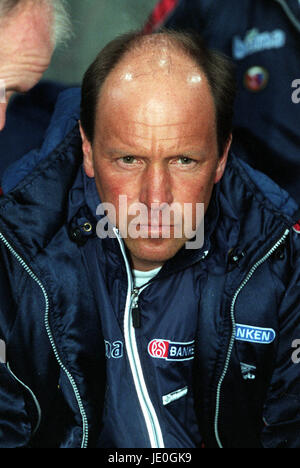 NILS JOHAN SEMB Head Coach noruega el 20 de abril de 2000 Foto de stock