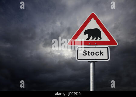 Señal de carretera, icono, el oso, el piso, icono, una caída de los precios de mercado, nubes de tormenta, Foto de stock