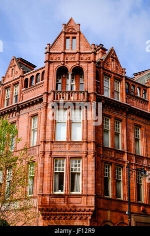 Bradford, de ladrillo rojo y terracota edificio Prudential Assurance por Alfred Waterhouse. Reino Unido, Inglaterra, Yorkshire, Foto de stock