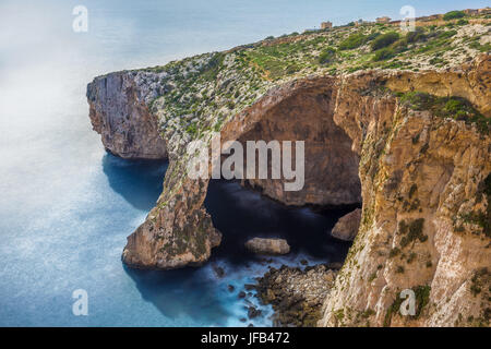 Malta - El hermoso arco de la Gruta Azul.