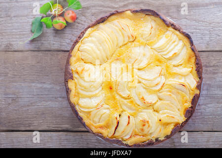 Tarta de manzana con natillas Foto de stock