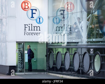 BFI London - BFI Southbank - Entrada para el British Film Institute Center en el South Bank, Londres, Reino Unido.