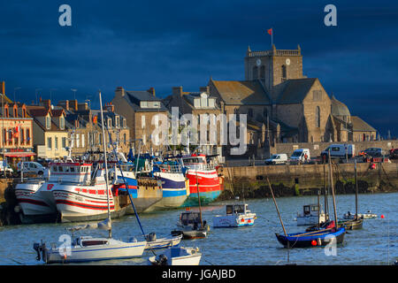 El puerto de Barfleur en la Península de Cotentin, Normandía Foto de stock