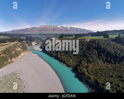 Mount Hutt, Rango, Rakaia River y Rakaia Gorge, Canterbury, Isla del Sur, Nueva Zelanda - antena drone Foto de stock