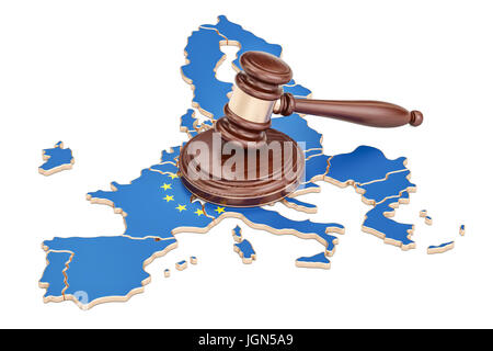 Martillo de madera sobre el mapa de la UE, 3D rendering aislado sobre fondo blanco. Foto de stock
