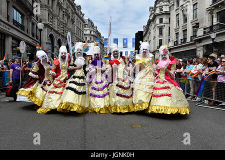 Londres, Reino Unido. 08 de julio, 2017. El arrastre queers durante el orgullo en Londres el sábado. Foto : G Taka Taka Crédito: Wu Wu/Alamy Live News Foto de stock