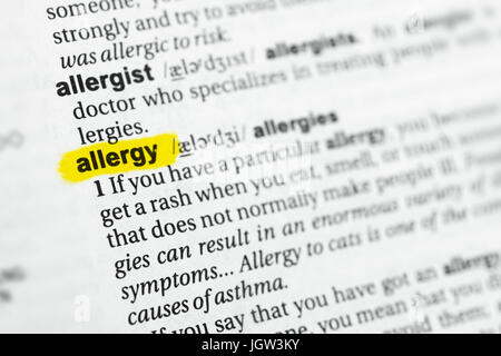Alergia a la palabra inglesa "resaltado" y su definición en el diccionario. Foto de stock