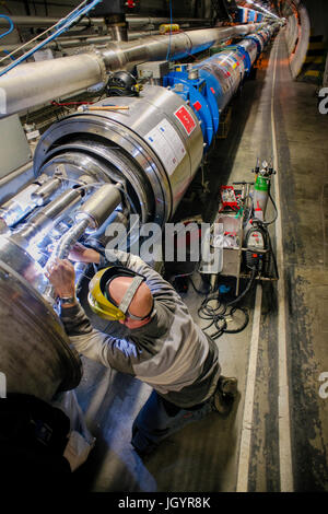 Mantenimiento del Gran Colisionador de Hadrones Foto de stock
