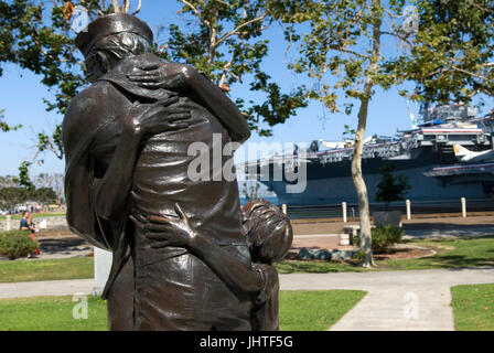 Homecoming estatua en Puerto atún en Harbor Drive, San Diego, California, USA. Foto de stock