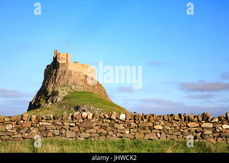 El castillo isabelino de Lindisfarne en la Isla Santa, Inglaterra Foto de stock