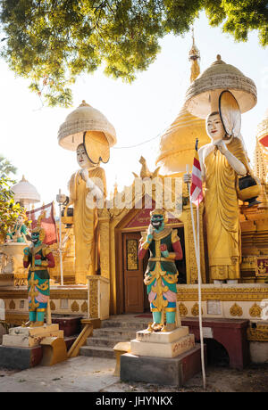 Templo budista, Amarapura, Mandalay, región de Mandalay, Myanmar (Birmania), Asia Foto de stock