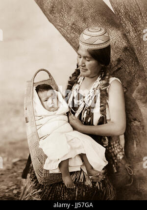 Los retratos y paisajes de Edward S. Curtis 1868 - 1952 se centran en las tribus de indios americanos nativos de la costa noroeste del Pacífico. Las fotografías tomadas por Edward Sheriff Curtis. Foto de stock
