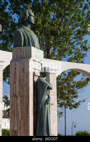 Rumania, Costa del Mar Negro, Constanza, waterfront estatua del poeta romántico, Mihai Eminescu Foto de stock