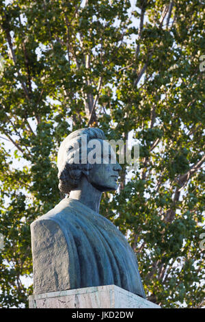 Rumania, Costa del Mar Negro, Constanza, waterfront estatua del poeta romántico, Mihai Eminescu Foto de stock
