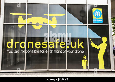 Drone seguro información de la Autoridad de Aviación Civil Foto de stock