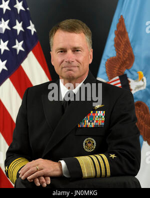 El almirante James A. Winnefeld Jr., sirve como el noveno Vice Presidente de la Junta de jefes de personal. En esta capacidad, él es un miembro de la Junta de jefes de personal y de la Nación, segundo oficial militar de más alto rango..Crédito obligatoria: Monica A. King / DoD a través del CNP