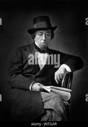Disraeli. Retrato del primer ministro británico Benjamin Disraeli, primer conde de Beaconsfield (1804-1881), fotografía 1878 Foto de stock