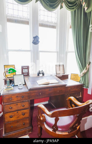Broadstairs, Kent, Inglaterra, sombrío, la casa estudio de Charles Dickens y Escritorio Foto de stock