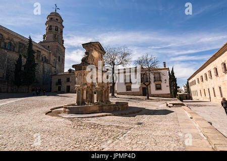 Baeza, provincia de Jaén, España - 9 de marzo de 2014: Fuente de Santa María, Patrimonio de la humanidad, Baeza, provincia de Jaén, en Andalucía, España Foto de stock