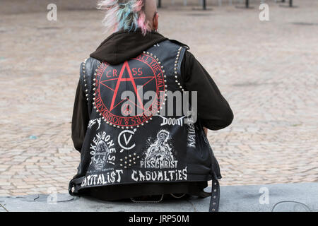 Los parches en la chaqueta de cuero en el Festival Metal Fotografía de  stock - Alamy