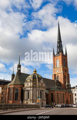 La Iglesia Riddarholm es la iglesia de entierro de los Reyes de Suecia, situado en la isla de Riddarholmen, cerca del Palacio Real Foto de stock