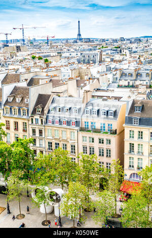 Tejados de París vistos desde el Centro Pompidou. Foto de stock