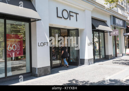 Loft ropa a Santana Row Fotografía de stock - Alamy