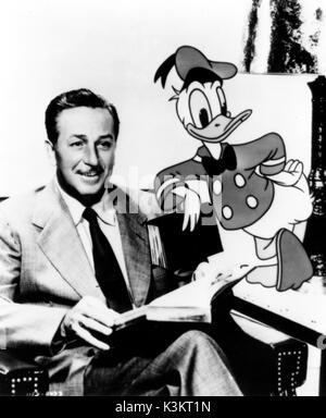 Walt Disney Pelicula Americana Productor Ejecutivo De Cine Y Animador Con Donald Duck Fotografia De Stock Alamy