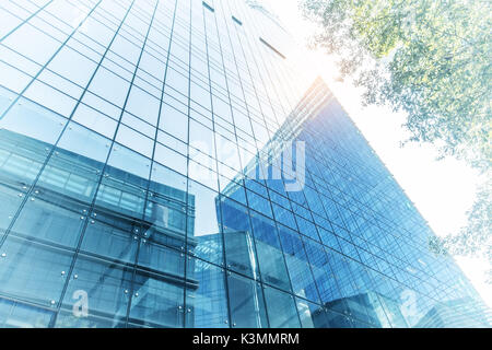 Detalles de la arquitectura de un edificio moderno con fachada de vidrio de fondo empresarial