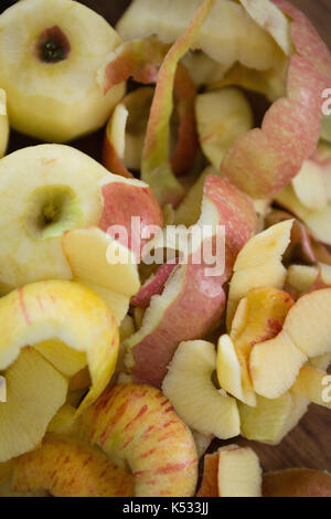 Directamente encima de tiro de manzanas frescas con cáscaras Foto de stock
