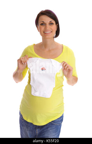 Mujer embarazada con baby bump muestra ropa de bebé Foto de stock