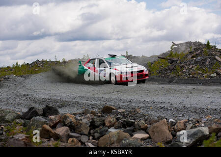 El amianto, Rusia el 5 de agosto, 2017 - Final de la 6ª etapa de la Federación Rally Championship 2017, Mitsubishi Lancer Evo IX, kazarov conductor, lanzamiento número 5 Foto de stock