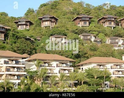 Boracay, Filipinas - Abril 7, 2016: el Shangri La boracay Resort and Spa villas. El lujoso resort está adyacente a una reserva ecológica. Foto de stock