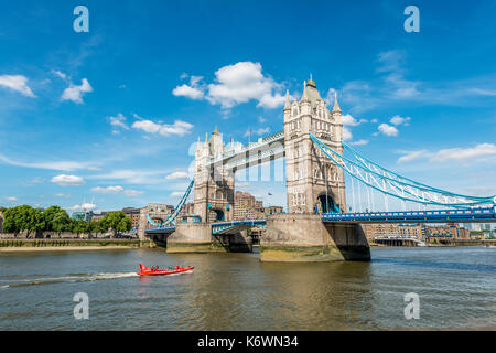 Tower Bridge sobre el Támesis, Southwark, Londres, Inglaterra, Gran Bretaña