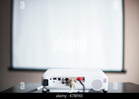 Pantalla del proyector Imágenes recortadas de stock - Alamy