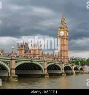 Vistas al río Támesis, el puente de Westminster, Londres, Inglaterra, Gran Bretaña, las casas del parlamento, el Big Ben