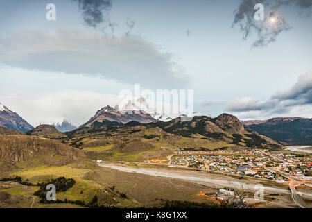Vista de la cordillera el Chaltén y Fitz Roy en el Parque Nacional los Glaciares, Patagonia, Argentina