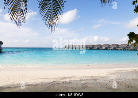Maldives Resort - villas en la playa en la isla de Kuramathi, Maldivas, Asia Foto de stock
