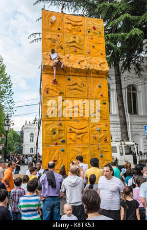 Tbilisi, Georgia, Europa oriental - alpinismo en las celebraciones del día de la independencia de Georgia el 26 de mayo de 2015. Foto de stock