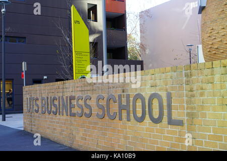 Vista del Dr. chau chak wing edificio en la escuela de negocios de la Universidad de Tecnología de Sydney (UTS). Fue diseñado por el arquitecto Frank Gehry.
